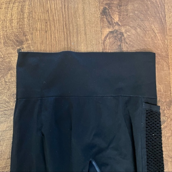 PINK by Victoria’s Secret cool & comfy ribbed black leggings Sz small - Picture 2 of 7